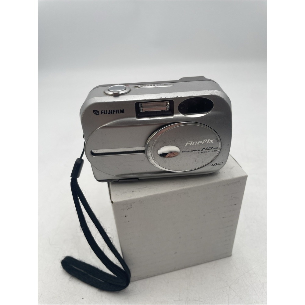 Fujifilm FinePix 2600 Zoom Digital Camera 3X Optical Zoom+Battery+MemCard-READ